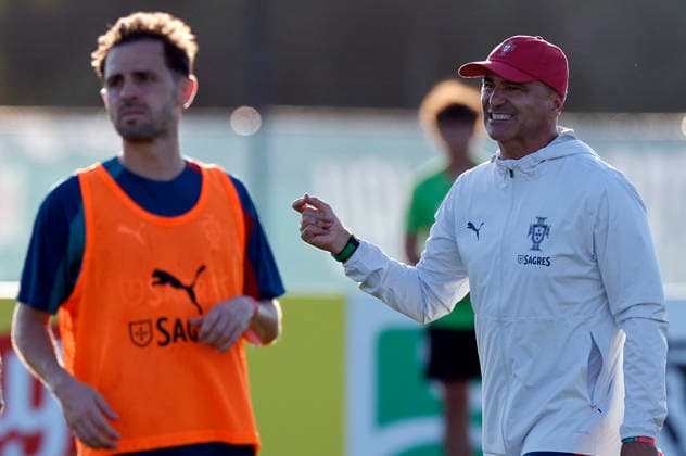 Portugal s coach Robert Martinez (R) leads a training session in Palm Beach, Florida, USA, 13 June 2026. Portugal national team, Nationalteam training !ACHTUNG: NUR REDAKTIONELLE NUTZUNG!  Copyright: xAlbertoxEstévezx GR7155 0859067384st