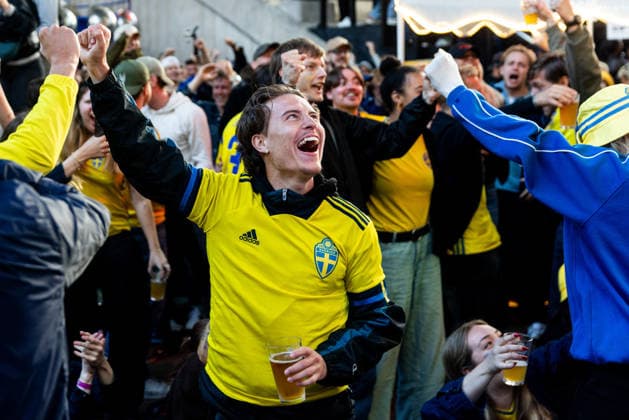 260614 Fans of Sweden follows the FIFA World Cup, WM, Weltmeisterschaft, Fussball between Sweden and Tunisia at a big screen on June 15, 2026 at Trädgarden in Stockholm. Photo: Caisa Rasmussen BILDBYRAN COP 353 CR0052 fotboll football soccer fotball fifa world cup 2026 sweden - tunisia stockholm bbeng publik