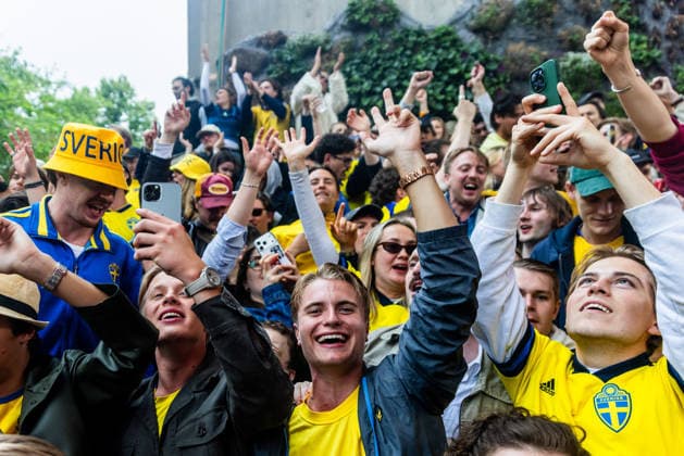 260614 Fans of Sweden follows the FIFA World Cup, WM, Weltmeisterschaft, Fussball between Sweden and Tunisia at a big screen on June 15, 2026 at Trädgarden in Stockholm. Photo: Caisa Rasmussen BILDBYRAN COP 353 CR0052 fotboll football soccer fotball fifa world cup 2026 sweden - tunisia stockholm bbeng publik