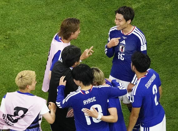 Football: 2026 World Cup Japan s Daichi Kamada (upper R) celebrates with teammates after scoring the team s second goal in the second half of a World Cup Group F football match against the Netherlands at Dallas Stadium in Arlington, Texas, on June 14, 2026.  A14AA0005618827P