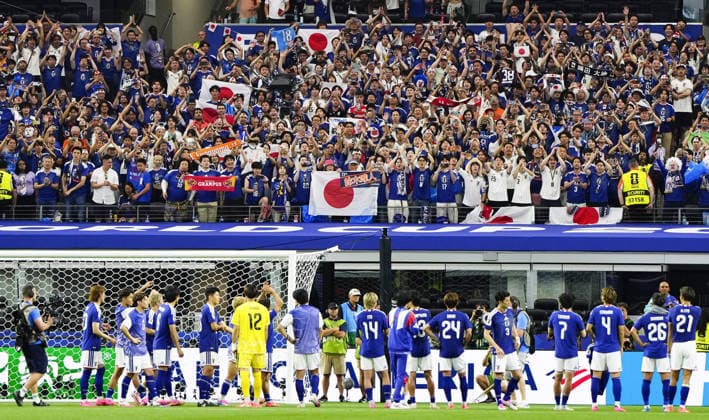 Football: 2026 World Cup Japan players acknowledge the crowd following a 2-2 draw in their World Cup Group F football match against the Netherlands at Dallas Stadium in Arlington, Texas, on June 14, 2026.  A14AA0005618828P