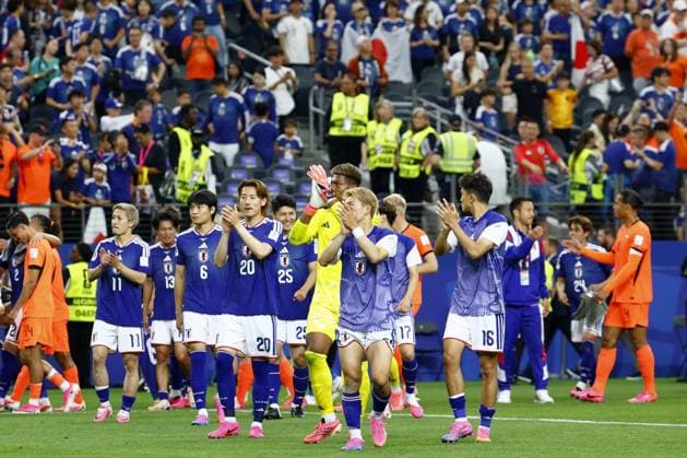 Football: 2026 World Cup Japan players acknowledge the crowd following a 2-2 draw in their World Cup Group F football match against the Netherlands at Dallas Stadium in Arlington, Texas, on June 14, 2026.  A14AA0005618829P