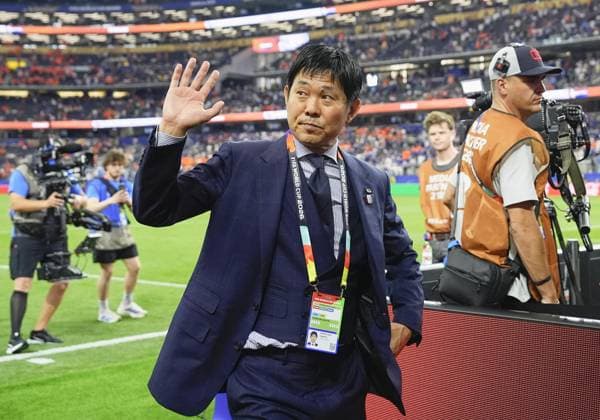 Football: 2026 World Cup Japan head coach Hajime Moriyasu acknowledges the crowd following a 2-2 draw in the country s World Cup Group F football match against the Netherlands at Dallas Stadium in Arlington, Texas, on June 14, 2026.  A14AA0005618834P