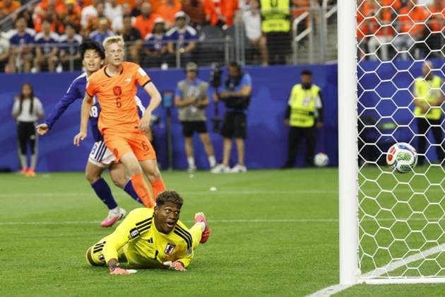 Football: 2026 World Cup Japan goalkeeper Zion Suzuki concedes a goal to Crysencio Summerville of the Netherlands in the second half of a World Cup Group F football match at Dallas Stadium in Arlington, Texas, on June 14, 2026.  A14AA0005618846P