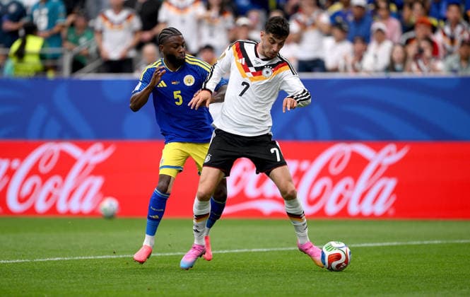 Fussball FIFA WM 2026 Vorrunde Gruppe E in Houston Deutschland - Curacao 14.06.2026 Sherel Floranus (li, Curacao) gegen Kai Havertz (re, Deutschland)