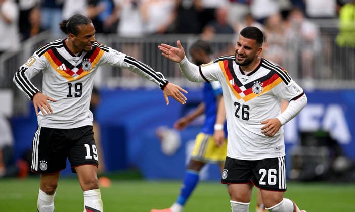 Fussball FIFA WM 2026 Vorrunde Gruppe E in Houston Deutschland - Curacao 14.06.2026 Jubel Deutschland nach dem Tor zum 6 - 1, v. li., Leroy Sane, Torschuetzen Deniz Undav