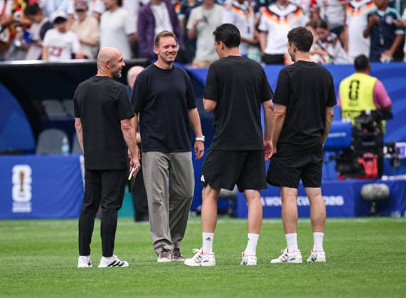 Fussball FIFA WM 2026 Vorrunde Gruppe E in Houston Deutschland - Curacao 14.06.2026 Das Trainerteam Deutschland nach dem Spiel und dem 7-1 Sieg gut gelaunt; Co - Trainer Alfred Schreuder, Bundestrainer Julian Nagelsmann, Co Trainer Benjamin Hübner und Co-Trainer Benjamin Glueck (v.li, alle Deutschland)