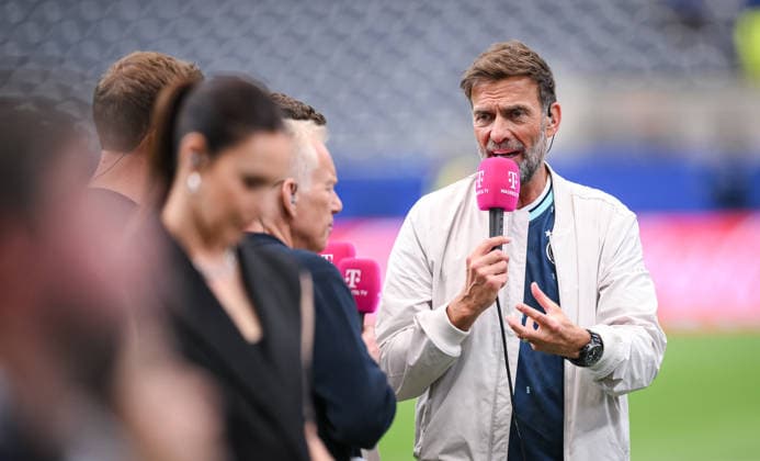 Fussball FIFA WM 2026 Vorrunde Gruppe E in Houston Deutschland - Curacao 14.06.2026 Magenta TV Experte Juergen Klopp (re) mit Mikro