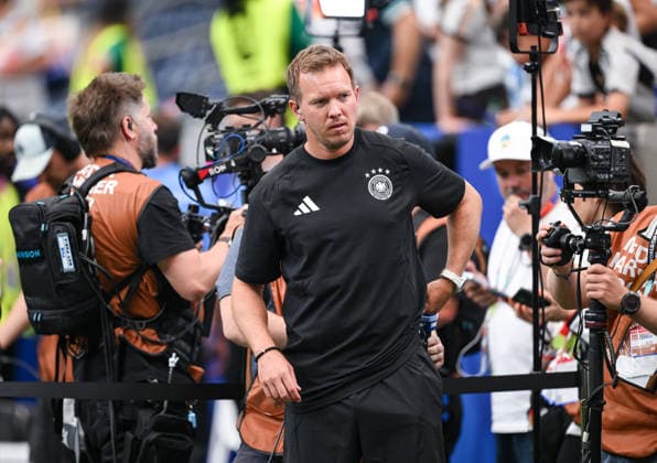Fussball FIFA WM 2026 Vorrunde Gruppe E in Houston Deutschland - Curacao 14.06.2026 Bundestrainer Julian Nagelsmann (Mitte, Deutschland) vor dem ARD Interview