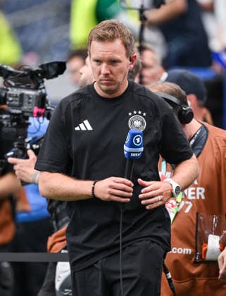 Fussball FIFA WM 2026 Vorrunde Gruppe E in Houston Deutschland - Curacao 14.06.2026 Bundestrainer Julian Nagelsmann ( Deutschland) mit einen ARD Mikro