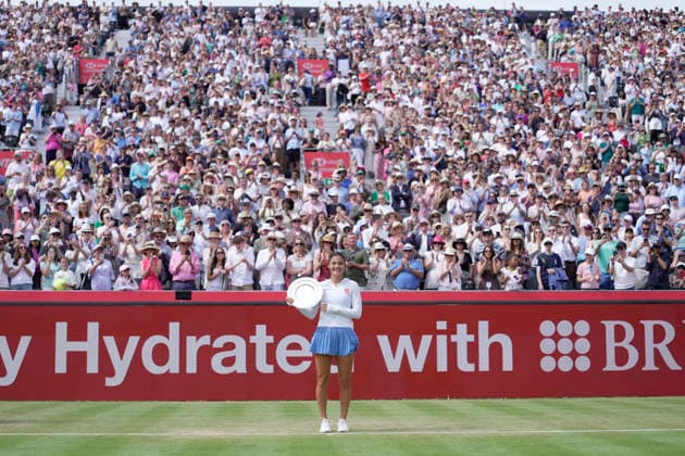 HSBC Championships - Day Seven Emma Raducanu of Great Britain during the trophy presentation at The HSBC Championships 2026 Women s tennis tournament at The Queen s Club in London, England, on June 14, 2026. London Greater London United Kingdom  Copyright: xOwenxHammondx originalFilename:hammond-thehsbcc260614_npN7b.jpg