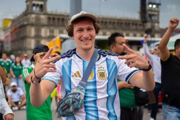 Fans During The FIFA World Cup, WM, Weltmeisterschaft, Fussball Pan Fest At Mexico Host Country A fan of the Argentinian national team, Nationalteam during the FIFA World Cup Fan Fest in the main square Zocalo, during the celebrations of the 2026 FIFA World Cup in the Mexican host country. on June 14, 2026 in Mexico City, Mexico. (Photo by Marco Gonzalez Eyepix Group) Copyright: xMarcoxGonzalez xEyepixxGroupx MG_14062026_187182