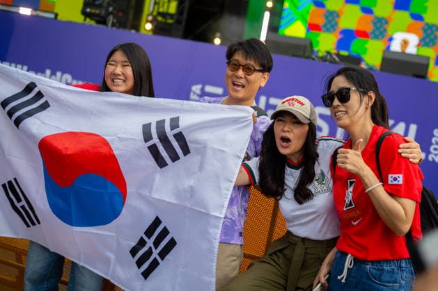 Fans During The FIFA World Cup, WM, Weltmeisterschaft, Fussball Pan Fest At Mexico Host Country Fans of the Korean national team, Nationalteam during the FIFA World Cup Fan Fest in the main square Zocalo, during the celebrations of the 2026 FIFA World Cup in the Mexican host country. on June 14, 2026 in Mexico City, Mexico. (Photo by Marco Gonzalez Eyepix Group) Copyright: xMarcoxGonzalez xEyepixxGroupx MG_14062026_187185