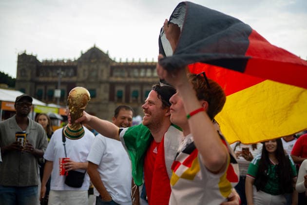 Fans During The FIFA World Cup, WM, Weltmeisterschaft, Fussball Pan Fest At Mexico Host Country A German fan waves his country s flag during the FIFA World Cup Fan Fest in the main square Zocalo, during the celebrations of the 2026 FIFA World Cup in the Mexican host country. on June 14, 2026 in Mexico City, Mexico. (Photo by Marco Gonzalez Eyepix Group) Copyright: xMarcoxGonzalez xEyepixxGroupx MG_14062026_187191