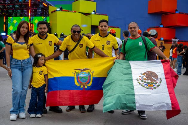 Fans During The FIFA World Cup, WM, Weltmeisterschaft, Fussball Pan Fest At Mexico Host Country Fans of the Mexican and Ecuadorian national teams pose during the FIFA World Cup Fan Fest in the main square Zocalo, during the celebrations of the 2026 FIFA World Cup in the Mexican host country. on June 14, 2026 in Mexico City, Mexico. (Photo by Marco Gonzalez Eyepix Group) Copyright: xMarcoxGonzalez xEyepixxGroupx MG_14062026_187173