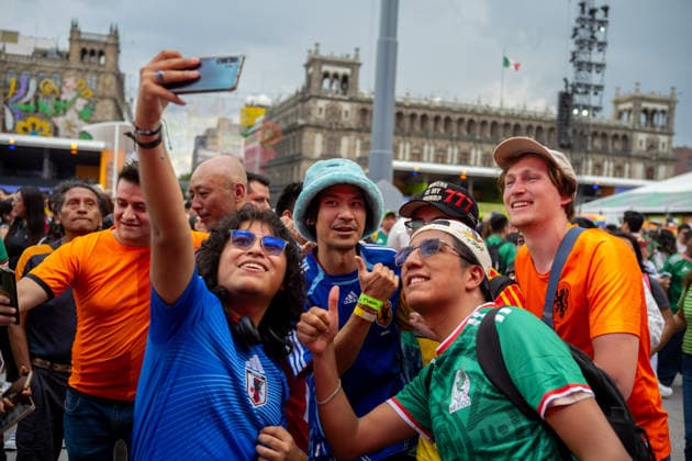 Fans During The FIFA World Cup, WM, Weltmeisterschaft, Fussball Pan Fest At Mexico Host Country Korean, Dutch, and Mexican fans pose for a selfie during the FIFA World Cup Fan Fest in the main square Zocalo, during the celebrations of the 2026 FIFA World Cup in the Mexican host country. on June 14, 2026 in Mexico City, Mexico. (Photo by Marco Gonzalez Eyepix Group) Copyright: xMarcoxGonzalez xEyepixxGroupx MG_14062026_187175