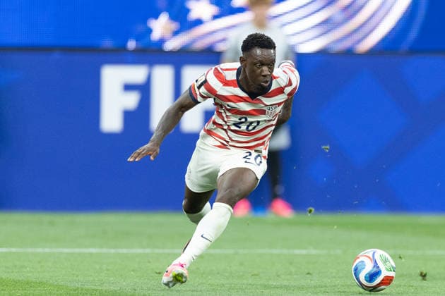 INGLEWOOD, CA - JUNE 12: Folarin Balogun 20 of the United States tracks the ball during the FIFA World Cup, WM, Weltmeisterschaft, Fussball 2026 Group D match between USA and Paraguay on June 12, 2026 at Los Angeles Stadium in Inglewood, CA. (Photo by Karl Anderson Icon Sportswire) SOCCER: JUN 12 FIFA World Cup 26 Group D - USA vs Paraguay EDITORIAL USE ONLY Icon272260612127