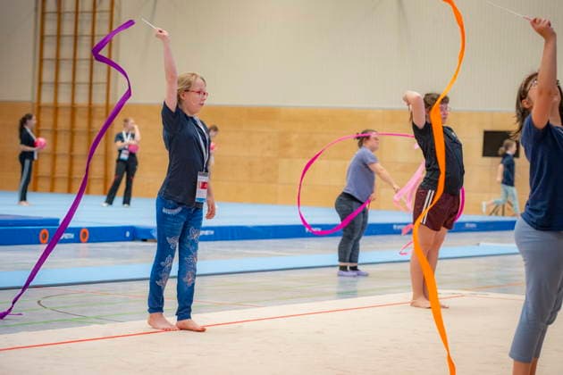 Die Nationalen Spiele der Special Olympics starten am Montag (15.6.2026) im Saarland. In der Kreisspoethalle Dillingen starten die freien Trainings der Turnerinnen und Turner, hier der Rhythmischen Sportgymnasik und im Gerätturnen. Hier trainieren Athleten aus Magdeburg vom Sportverein Elbe.