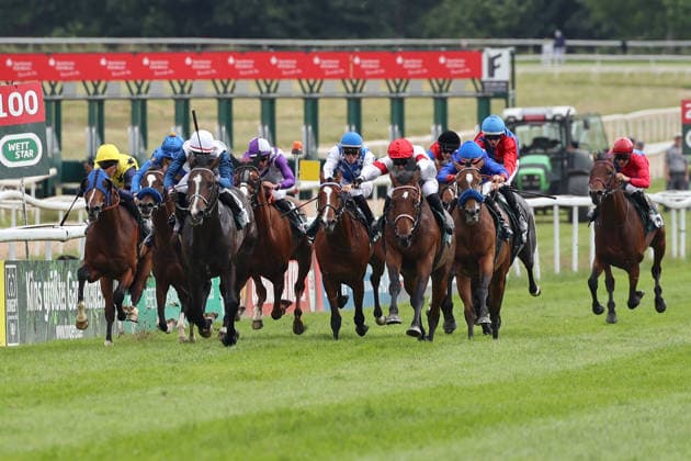 14.06.2026, Koeln, Nordrhein-Westfalen, GER - Englishman mit Enzo Crublet (rote Kappe) gewinnt das 191. Union-Rennen. Galopprennbahn Koeln-Weidenpesch. (Pferd, Jockey, Englishman, Crublet, Sieg, Ziel, Zielankunft) 260614SG790KOELN.JPG