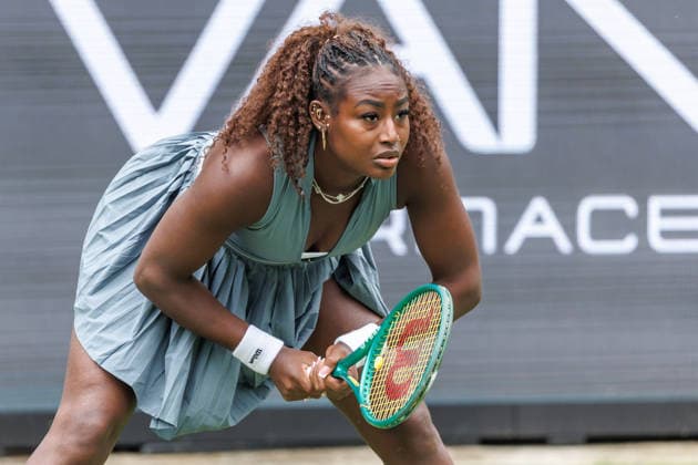 Berlin, 15.06.26, Tennis: VANDA Pharmaceuticals BERLIN TENNIS OPEN 2026 im Steffi-Graf-Stadion. Damen, Einzel, T. J. Brockmann (GER) vs 11 A. Parks (USA). Alysia Parks retourniert einen Ball. VANDA Pharmaceuticals BERLIN TENNIS OPEN 2026