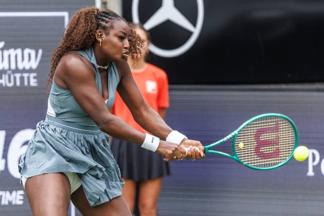Berlin, 15.06.26, Tennis: VANDA Pharmaceuticals BERLIN TENNIS OPEN 2026 im Steffi-Graf-Stadion. Damen, Einzel, T. J. Brockmann (GER) vs 11 A. Parks (USA). Alysia Parks retourniert einen Ball. VANDA Pharmaceuticals BERLIN TENNIS OPEN 2026
