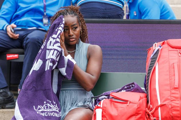 Berlin, 15.06.26, Tennis: VANDA Pharmaceuticals BERLIN TENNIS OPEN 2026 im Steffi-Graf-Stadion. Damen, Einzel, T. J. Brockmann (GER) vs 11 A. Parks (USA). Alysia Parks sitzt auf der Bank. VANDA Pharmaceuticals BERLIN TENNIS OPEN 2026