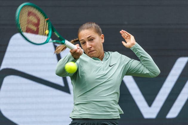 Berlin, 15.06.26, Tennis: VANDA Pharmaceuticals BERLIN TENNIS OPEN 2026 im Steffi-Graf-Stadion. Damen, Einzel, Diane Parry (FRA) vs Ella Seidel (GER). Diane Parry retourniert einen Ball. VANDA Pharmaceuticals BERLIN TENNIS OPEN 2026