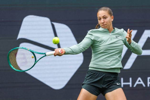Berlin, 15.06.26, Tennis: VANDA Pharmaceuticals BERLIN TENNIS OPEN 2026 im Steffi-Graf-Stadion. Damen, Einzel, Diane Parry (FRA) vs Ella Seidel (GER). Diane Parry retourniert einen Ball. VANDA Pharmaceuticals BERLIN TENNIS OPEN 2026