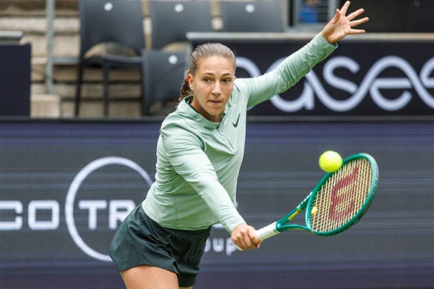 Berlin, 15.06.26, Tennis: VANDA Pharmaceuticals BERLIN TENNIS OPEN 2026 im Steffi-Graf-Stadion. Damen, Einzel, Diane Parry (FRA) vs Ella Seidel (GER). Diane Parry retourniert einen Ball. VANDA Pharmaceuticals BERLIN TENNIS OPEN 2026
