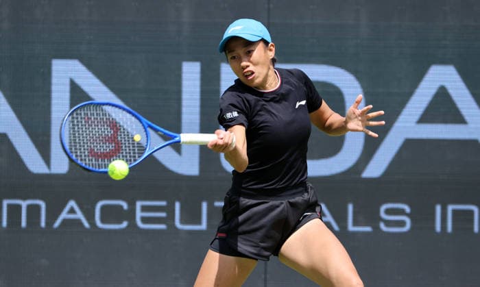 Shuai Zhang (CHN) Aktion Oberkörper VANDA Pharmaceuticals Berlin Tennis Open Damen 15.06.2026