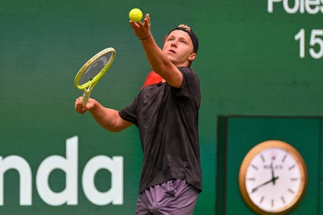 Max Schoenhaus (GER) schlaegt auf TERRA WORTMANN Open 2026, Tennis, ATP, Tennis Herren Tennis Herren 500, Turnier, Hauptfeld, 15.06.2026, TERRA WORTMANN Open 2026, Tennis, ATP, Tennis Herren 500, Turnier, Hauptfeld, 15.06.2026 Halle