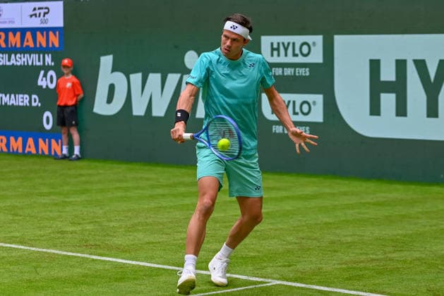 Daniel Altmaier (GER) spielt den Ball mit der Rueckhand TERRA WORTMANN Open 2026, Tennis, ATP, Tennis Herren Tennis Herren 500, Turnier, Hauptfeld, 15.06.2026, TERRA WORTMANN Open 2026, Tennis, ATP, Tennis Herren 500, Turnier, Hauptfeld, 15.06.2026 Halle