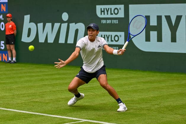 Learner Tien (USA) erwartet einen Ball auf der Vorhand TERRA WORTMANN Open 2026, Tennis, ATP, Tennis Herren Tennis Herren 500, Turnier, Hauptfeld, 15.06.2026, TERRA WORTMANN Open 2026, Tennis, ATP, Tennis Herren 500, Turnier, Hauptfeld, 15.06.2026 Halle