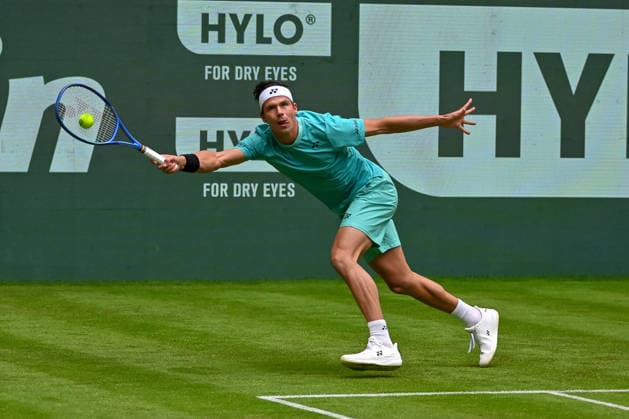 Daniel Altmaier (GER) geht gestreckt zum Ball TERRA WORTMANN Open 2026, Tennis, ATP, Tennis Herren Tennis Herren 500, Turnier, Hauptfeld, 15.06.2026, TERRA WORTMANN Open 2026, Tennis, ATP, Tennis Herren 500, Turnier, Hauptfeld, 15.06.2026 Halle
