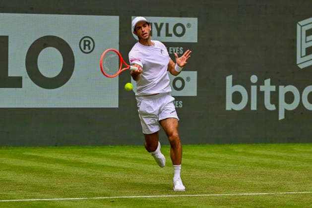 Nuno Borges (POR) schlaegt mit der Vorhand TERRA WORTMANN Open 2026, Tennis, ATP, Tennis Herren Tennis Herren 500, Turnier, Hauptfeld, 15.06.2026, TERRA WORTMANN Open 2026, Tennis, ATP, Tennis Herren 500, Turnier, Hauptfeld, 15.06.2026 Halle