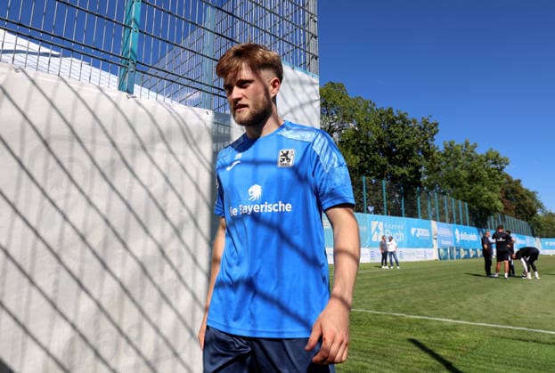 Fussball, Herren, 3.Liga, Saison 2026 2027, TSV 1860 München, Training, Grünwalder Strasse 114 Matthew Collins (TSV 1860 München) Kopf, Oberkörper
