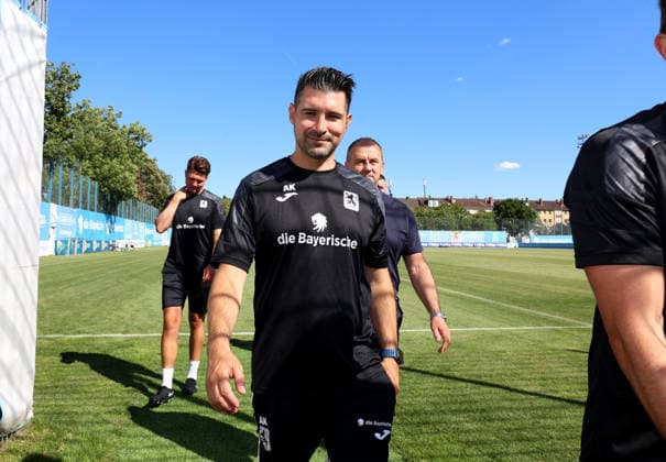 Fussball, Herren, 3.Liga, Saison 2026 2027, TSV 1860 München, Training, Grünwalder Strasse 114 Alper Kayabunar, Trainer (TSV 1860 München) Kopf, Oberkörper nach dem Training