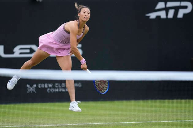 Lexus Nottingham Open - Day One Qinwen Zheng of China competes during her Round of 32 match at the 2026 Lexus Nottingham Open Women s tennis tournament at the Nottingham Tennis Centre in Nottingham, England, on June 15, 2026. Nottingham United Kingdom  Copyright: xOwenxHammondx originalFilename:hammond-2026lexu260615_npimg.jpg