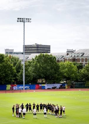 DALLAS - Netherlands coach Ronald Koeman during a training session of the Dutch national team, Nationalteam on the grounds of Southern Methodist University, on June 15, 2026, in Dallas. The Dutch team is preparing for the World Cup match against Sweden. KOEN VAN WEEL ANP xVIxANPxSportx xxANPxIVx 561097023 originalFilename: 561097023.jpg