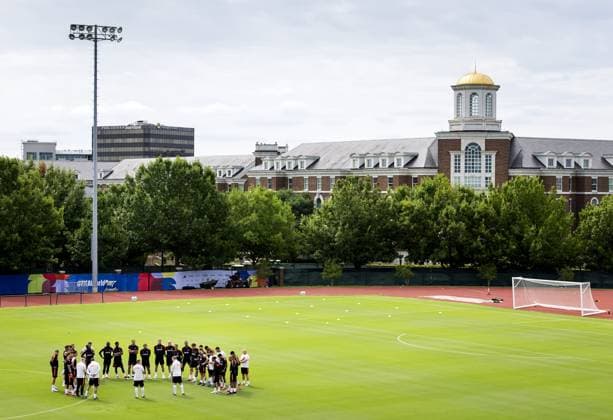 DALLAS - Netherlands coach Ronald Koeman during a training session of the Dutch national team, Nationalteam on the grounds of Southern Methodist University, on June 15, 2026, in Dallas. The Dutch team is preparing for the World Cup match against Sweden. KOEN VAN WEEL ANP xVIxANPxSportx xxANPxIVx 561097034 originalFilename: 561097034.jpg