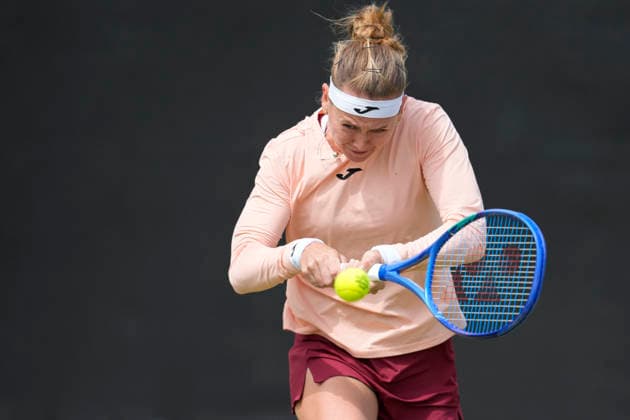 Lexus Nottingham Open - Day One Marie Bouzkova of the Czech Republic competes during her Round of 32 match at the 2026 Lexus Nottingham Open Women s tennis tournament at the Nottingham Tennis Centre in Nottingham, England, on June 15, 2026. Nottingham United Kingdom  Copyright: xOwenxHammondx originalFilename:hammond-2026lexu260615_npRfp.jpg