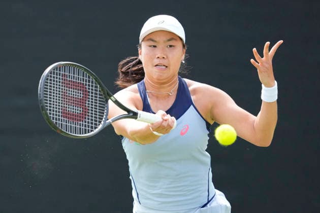 Lexus Nottingham Open - Day One Janice Tjen of Indonesia competes during her Round of 32 match at the 2026 Lexus Nottingham Open Women s tennis tournament at the Nottingham Tennis Centre in Nottingham, England, on June 15, 2026. Nottingham United Kingdom  Copyright: xOwenxHammondx originalFilename:hammond-2026lexu260615_npqxg.jpg