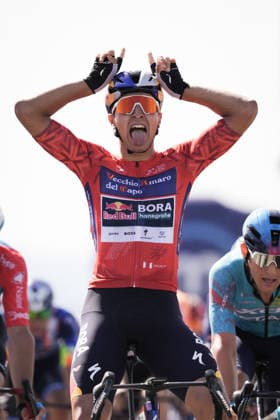 Italy s Davide Donati of Red Bull - Bora - Hansgrohe Rookies stage winner during Stage 2 of the Giro Next Generation from Tropea to Crotone Italy, June 15, 2026  Copyright: xMassimoxPaolone LaPressex