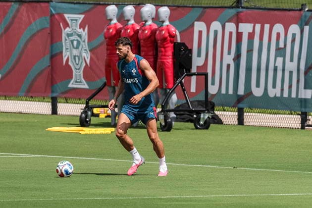 FIFA World Cup, WM, Weltmeisterschaft, Fussball 2026 - Portugal training session Portugal s Ruben Dias particpates in a training session of Portugal s national team, Nationalteam at Garden District Park in Palm Beach, Florida, USA, 15 June 2026. Palm Beach Florida Estados Unidos  Copyright: xMIGUELxA.xLOPESx