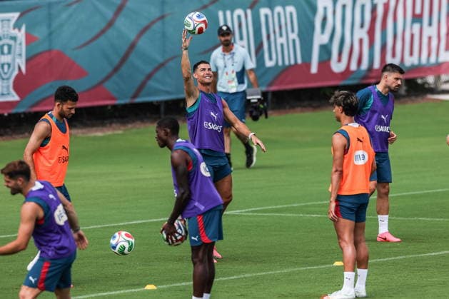 FIFA World Cup, WM, Weltmeisterschaft, Fussball 2026 - Portugal training session (L-R) Portugal s Pedro Neto, Goncalo Guedes, Nelson Semedo, Cristiano Ronaldo, Joao Felix and Ruben Neves particpate in a training session of Portugal s national team, Nationalteam at Garden District Park in Palm Beach, Florida, USA, 15 June 2026. Palm Beach Florida Estados Unidos  Copyright: xMIGUELxA.xLOPESx