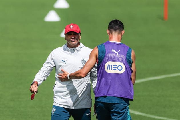 FIFA World Cup, WM, Weltmeisterschaft, Fussball 2026 - Portugal training session Portugal s coach Roberto Martinez and Cristiano Ronaldo (R) during a training session of Portugal s national team, Nationalteam at Garden District Park in Palm Beach, Florida, USA, 15 June 2026. Palm Beach Florida United States  Copyright: xMIGUELxA.xLOPESx