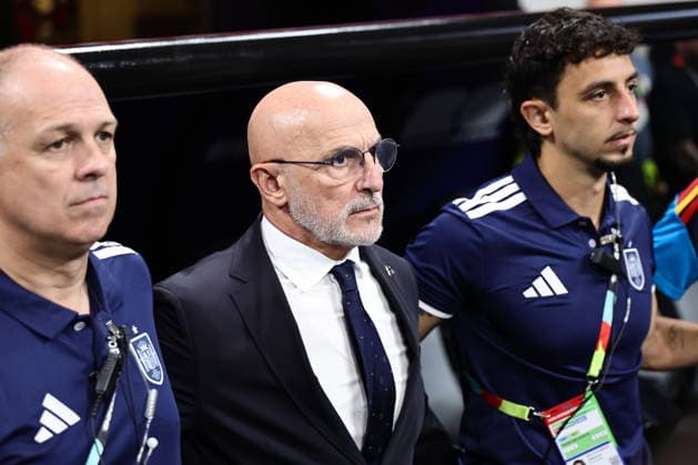 FIFA World Cup, WM, Weltmeisterschaft, Fussball 2026 - Group H - Spain vs Cabo Verde Spain s head coach Luis de la Fuente looks on prior to the FIFA World Cup 2026 group stage match Spain vs Cabo Verde, in Atlanta, USA, 15 June 2026. ATLANTA United States  Copyright: xRONALDxWITTEKx