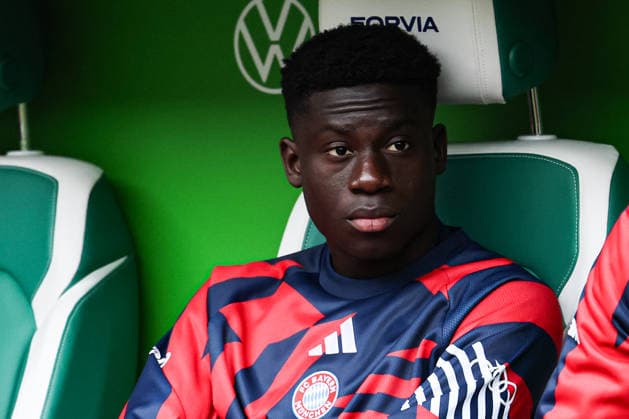 Bara Sapoko Ndiaye (FC Bayern München,39) - 1. Fussball Bundesliga Saison 2025-2026 Punktspiel VfL Wolfsburg vs. FC Bayern München in der Volkswagen Arena in Wolfsburg - Fussball,Deutschland,Mann,Männer,09.05.2026 *** Bara Sapoko Ndiaye, FC Bayern Munich, 39, 1st Bundesliga season 2025–2026, league match between VfL Wolfsburg and FC Bayern Munich at the Volkswagen Arena in Wolfsburg, soccer, Germany, man, men, May 9, 2026,detected_source_language