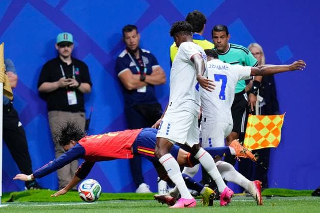 Spain v Cape Verde - FIFA World Cup, WM, Weltmeisterschaft, Fussball 2026 - Group H ATLANTA, UNITED STATES - JUNE 15: Ferran Torres (L) of Spain and Jovane Cabral (7) of Cabo Verde compete for the ball during the 2026 FIFA World Cup First Stage Group H match between Spain and Cape Verde at Mercedes-Benz Stadium (Atlanta Stadium) in Atlanta, Georgia, United States on June 15, 2026. Jose Hernandez Anadolu Georgia United States. Editorial use only. Please get in touch for any other usage.  Copyright: x2026xAnadoluxJosexHernandezx