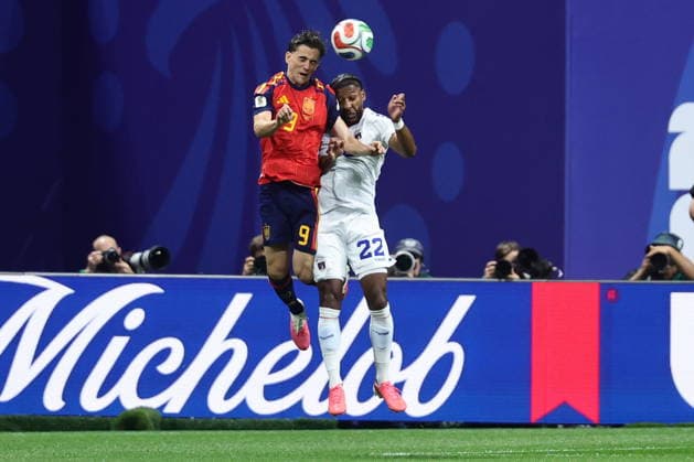 FIFA World Cup, WM, Weltmeisterschaft, Fussball 2026 - Group H - Spain vs Cabo Verde Gavi (L) of Spain in action against Steven Moreira of Cape Verde during the FIFA World Cup 2026 group stage match Spain vs Cabo Verde, in Atlanta, USA, 15 June 2026. ATLANTA United States  Copyright: xRONALDxWITTEKx